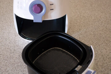 Where do you put the oil in a Philips Air fryer